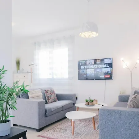 Villa Nissini Blanco, 3 Bedroom With Private Pool, 5 Min To The