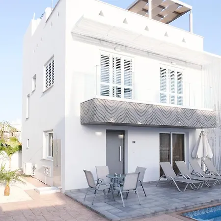 Nissini Blanco, 3 Bedroom With Private Pool, 5 Min To The