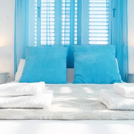 Villa Nissini Blanco, 3 Bedroom With Private Pool, 5 Min To The