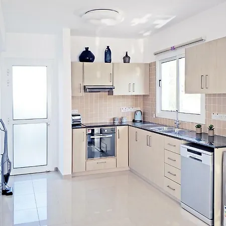 Villa Nissini Blanco, 3 Bedroom With Private Pool, 5 Min To The